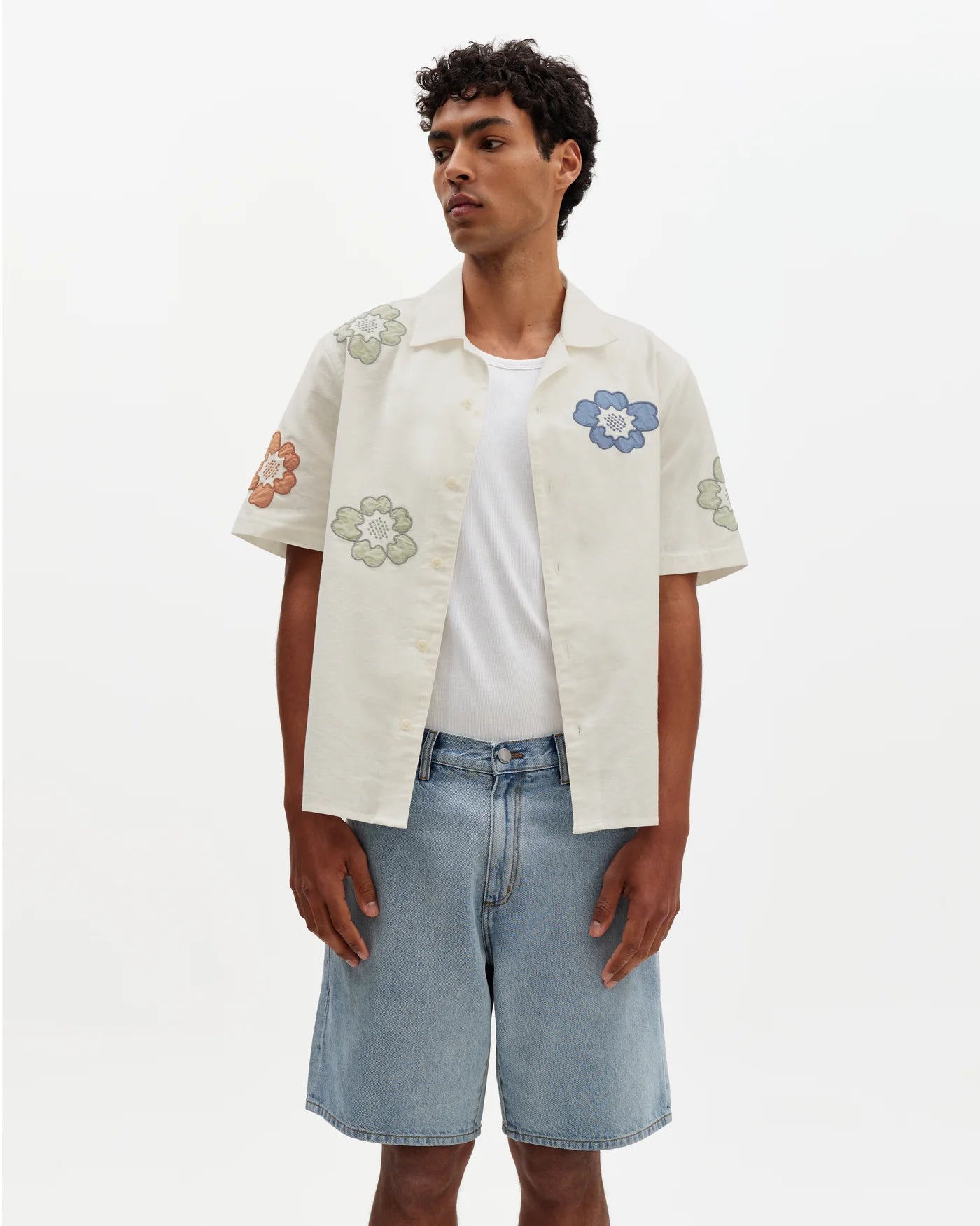 Wax London Didcot Short Sleeve Ecru and Multicolor Floral Applique