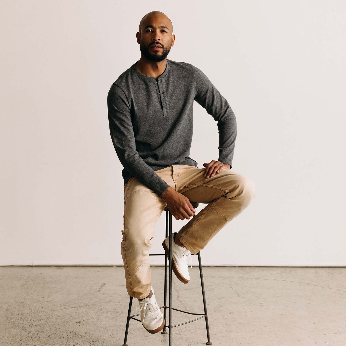 Taylor Stitch The Heavy Bag Henley in Heather Gray